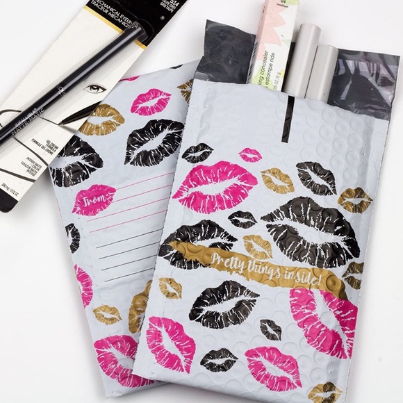 100 Designer Shipping Envelopes Poly Bubble Mailers 4x8 Pretty Things - Picture 2 of 3